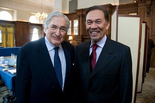 #25.5 Anwar & Wolfensohn World Bank